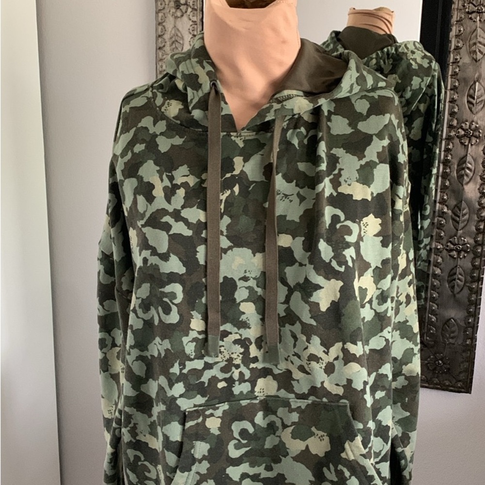 Green Camouflage Pullover Hoodie size medium